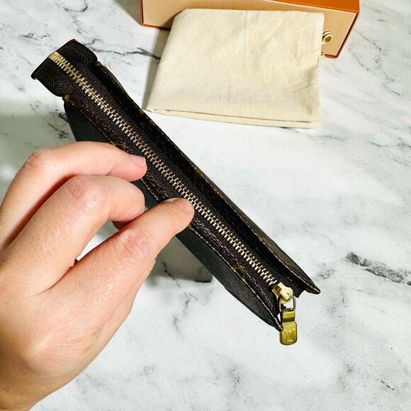 Louis Vuitton Toiletry 15 - Picture 6 of 11